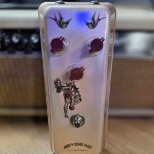Abbey Road Fuzz
Hybrid Silicon Fuzz with Six Position EQ and Pinup Artwork