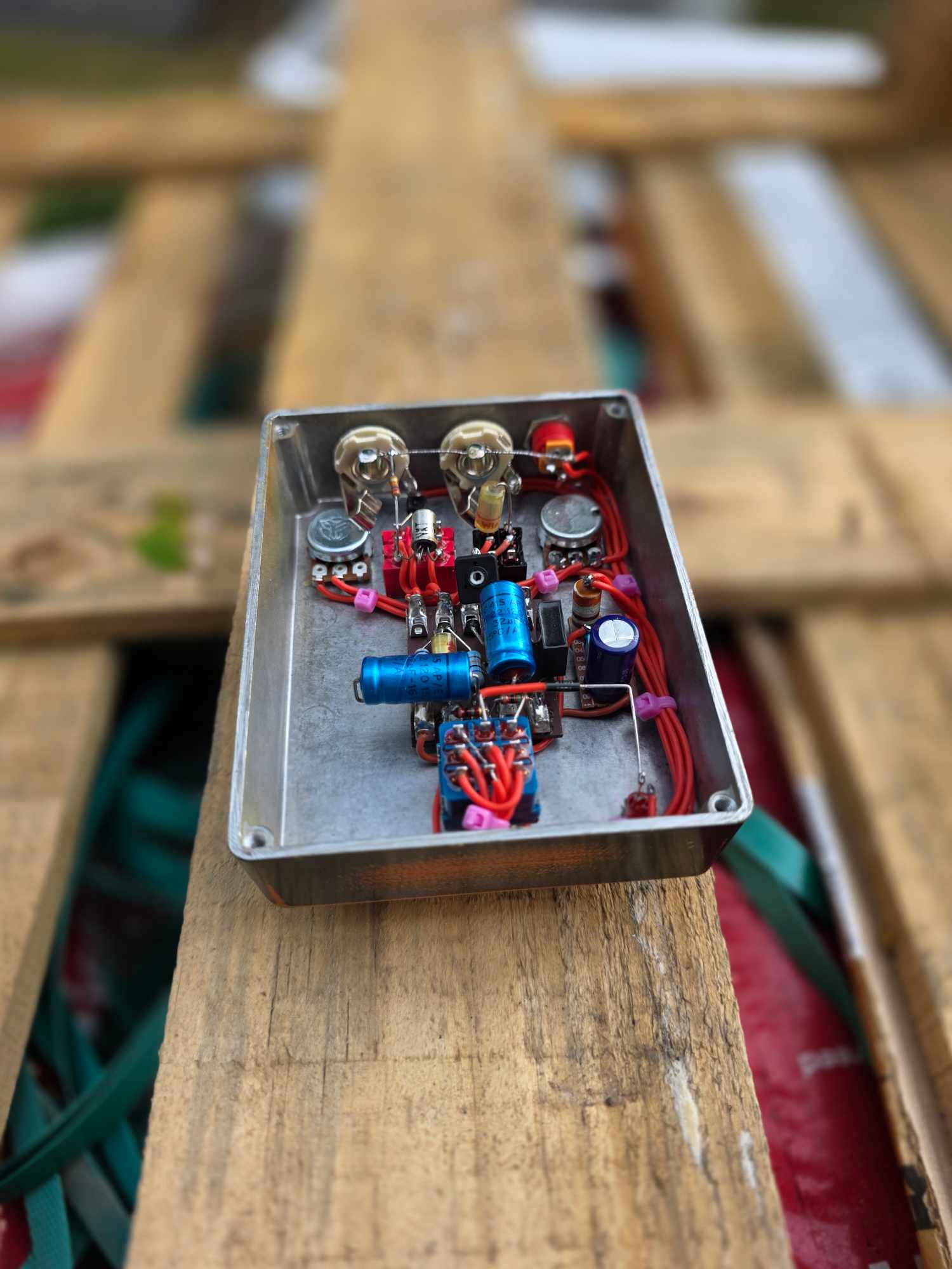 Flintstones Pin Up Rangemaster
Hand Wired Vintage NKT677 Germanium & Texas Instruments BC213C Silicon Treble Booster - Image 4