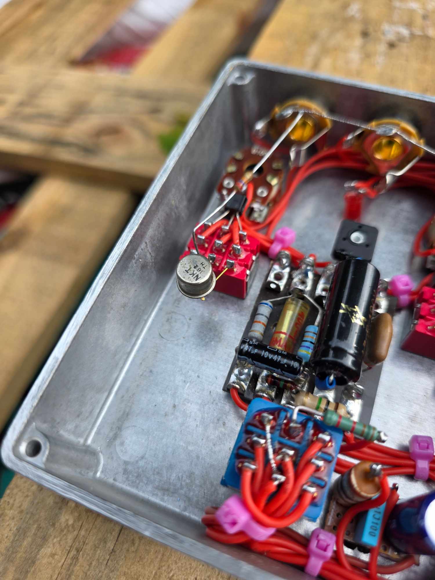 Hello Sailor Lighthouse Rangemaster
Hand Wired High Gain NKT162 Gold Pin Germanium & Texas Instruments BC213C Silicon Treble Booster - Image 6