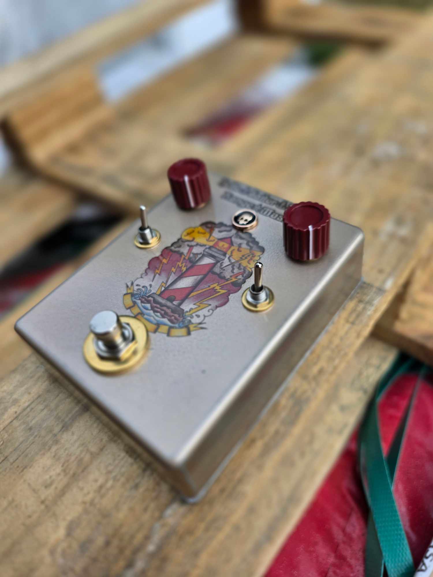 Hello Sailor Lighthouse Rangemaster
Hand Wired High Gain NKT162 Gold Pin Germanium & Texas Instruments BC213C Silicon Treble Booster - Image 4
