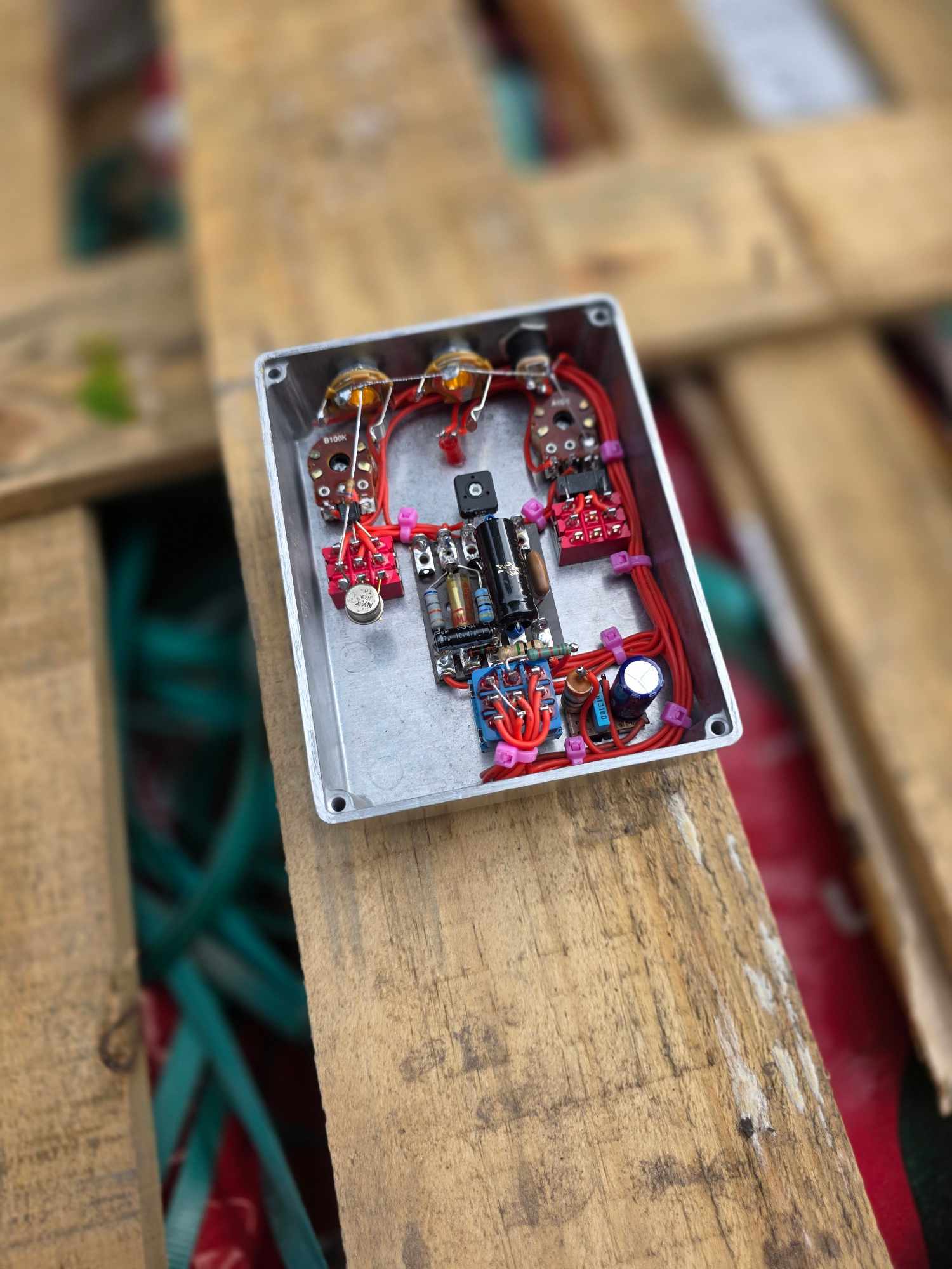 Hello Sailor Lighthouse Rangemaster
Hand Wired High Gain NKT162 Gold Pin Germanium & Texas Instruments BC213C Silicon Treble Booster - Image 3