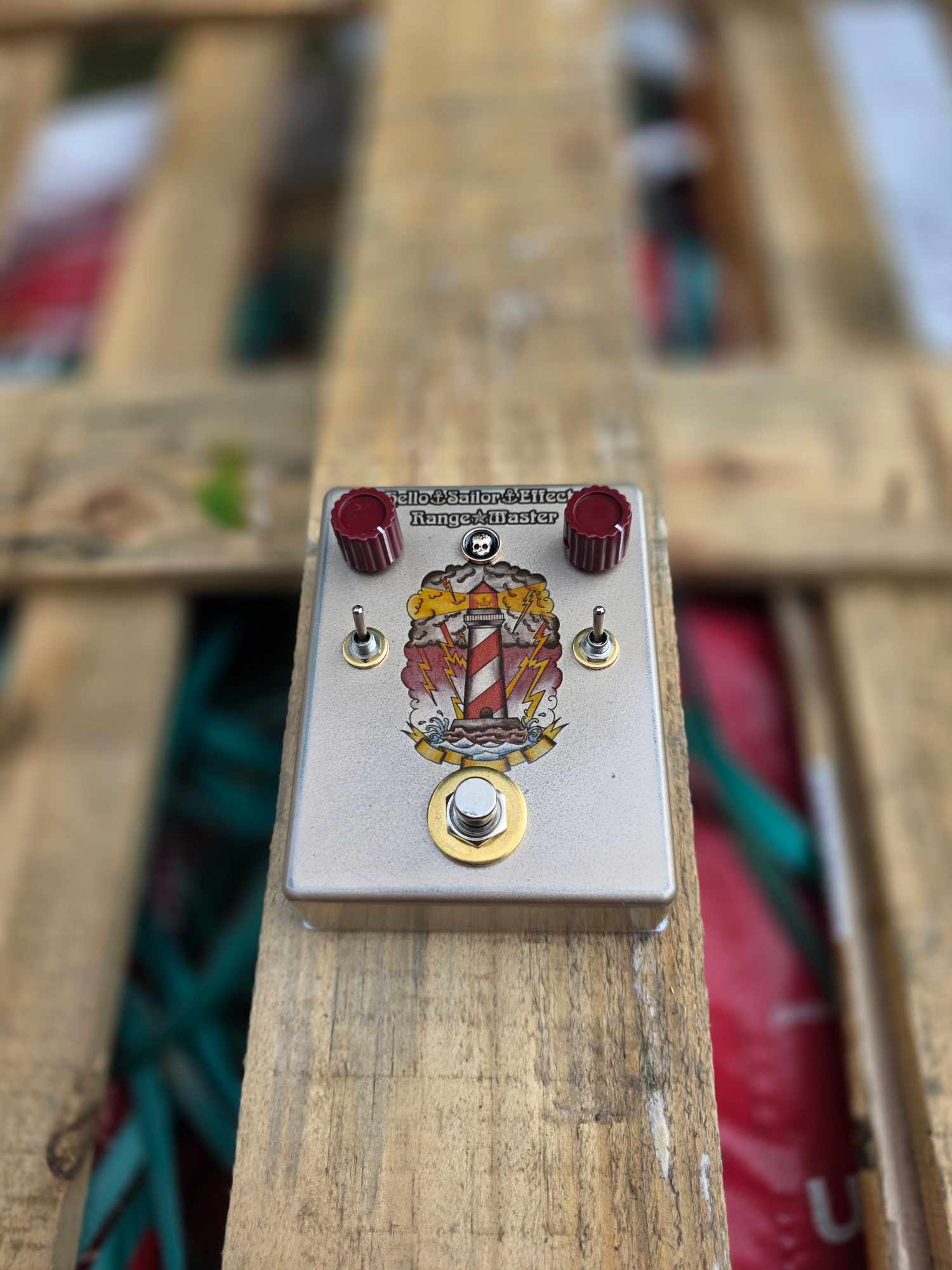 Hello Sailor Lighthouse Rangemaster
Hand Wired High Gain NKT162 Gold Pin Germanium & Texas Instruments BC213C Silicon Treble Booster - Image 10