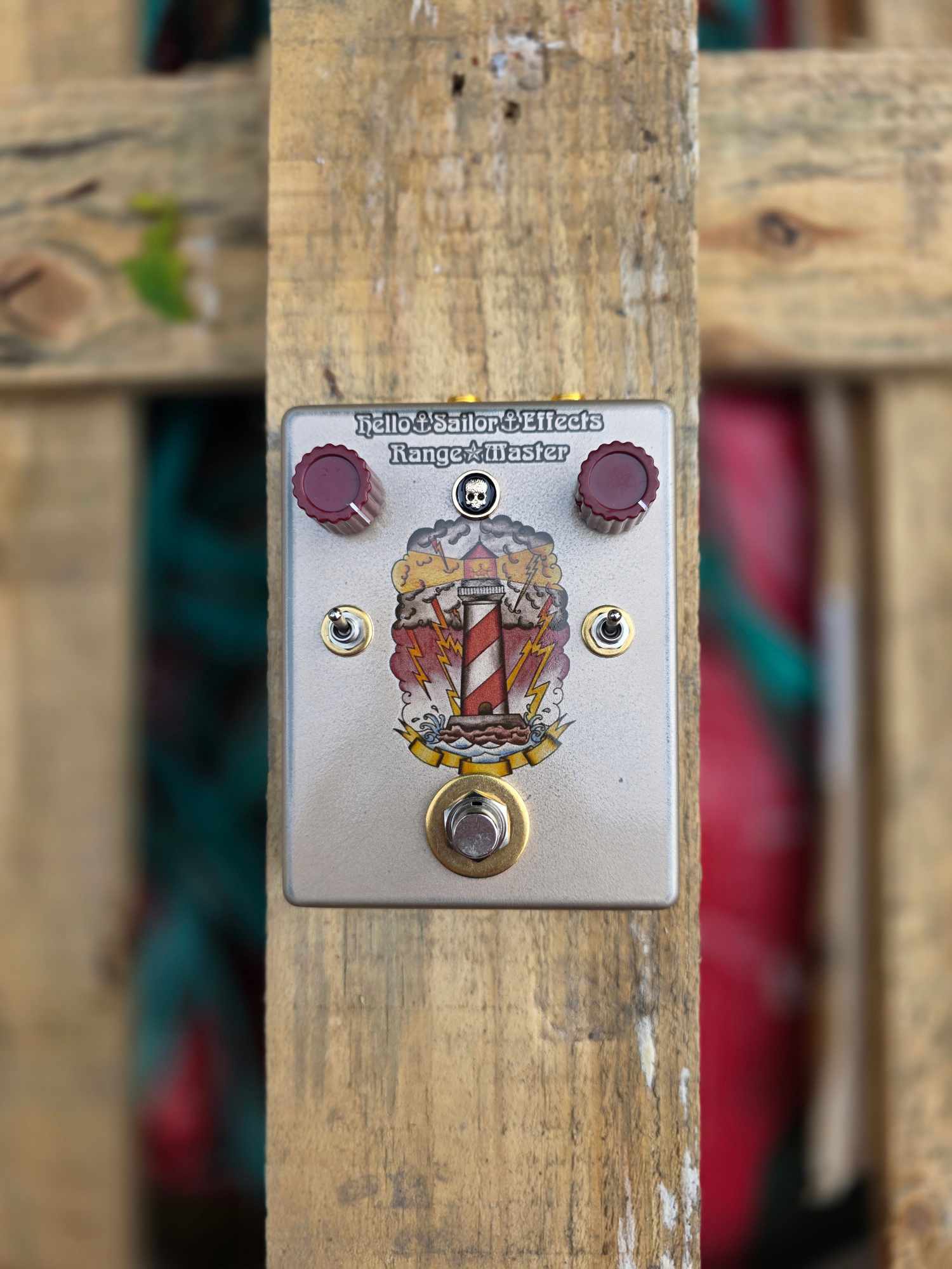 Hello Sailor Lighthouse Rangemaster
Hand Wired High Gain NKT162 Gold Pin Germanium & Texas Instruments BC213C Silicon Treble Booster
