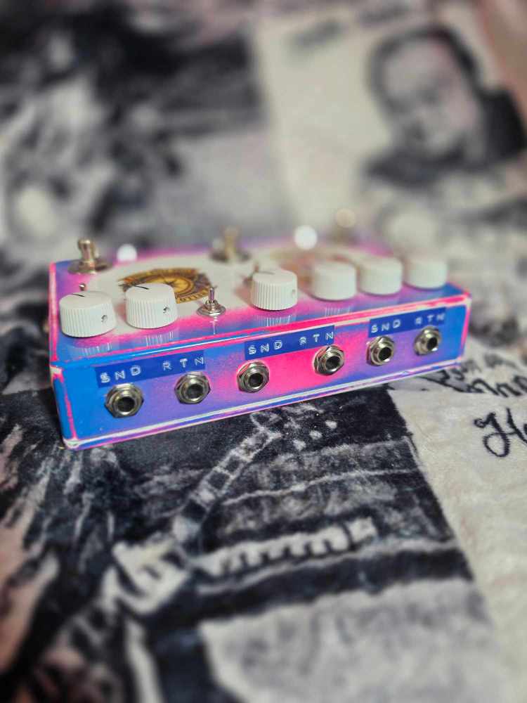 Lighthouse Multi Effects Pedal | Three Independent Gain Stages With Dedicated Effects Loops - Image 3