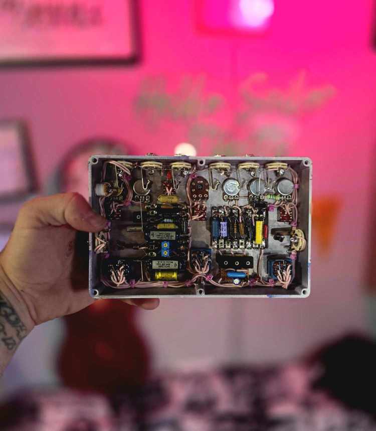 Lighthouse Multi Effects Pedal | Three Independent Gain Stages With Dedicated Effects Loops - Image 4