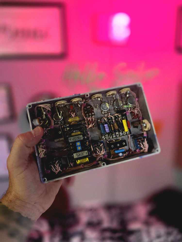Lighthouse Multi Effects Pedal | Three Independent Gain Stages With Dedicated Effects Loops - Image 2