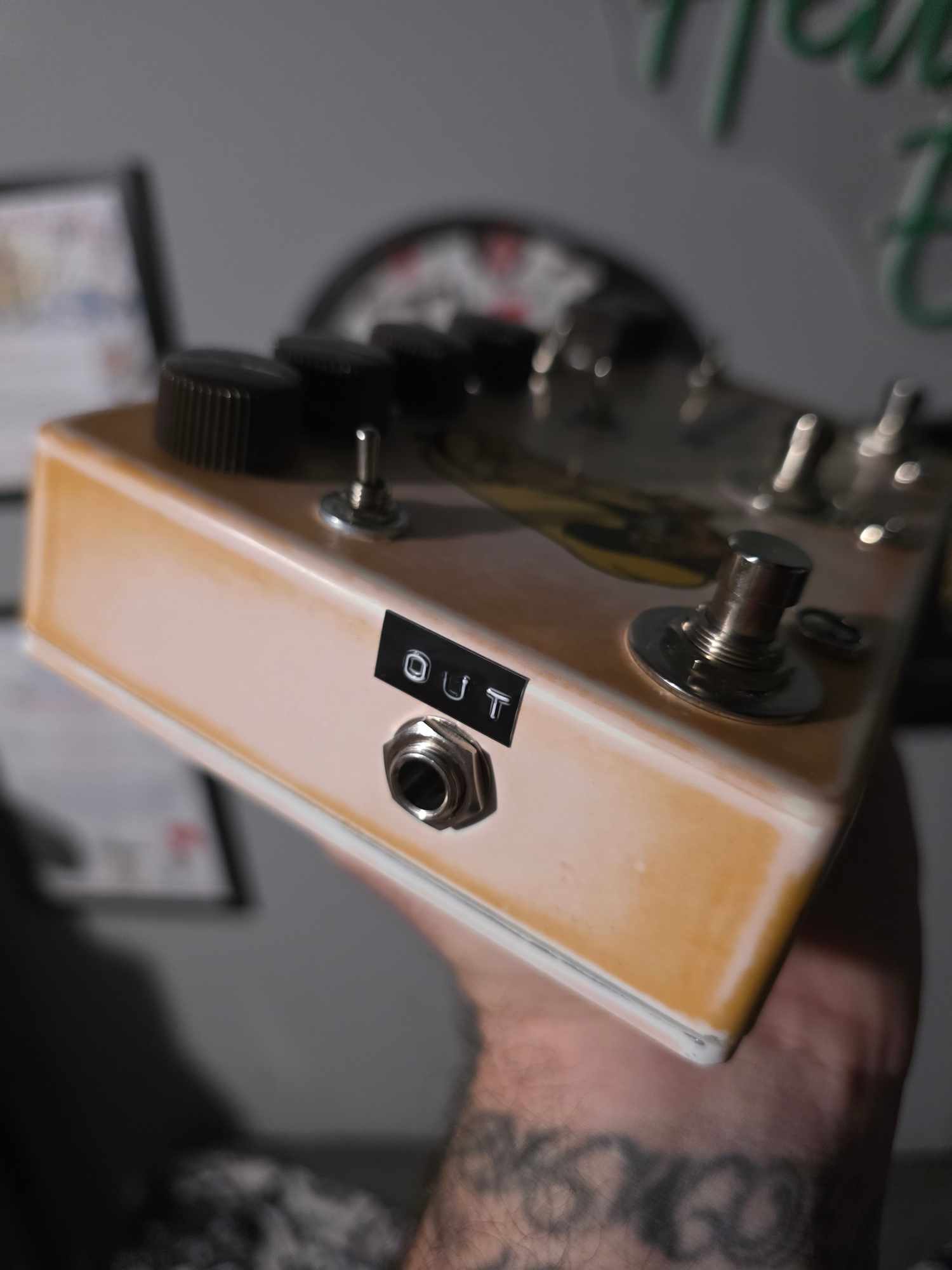 Shell Pink Three in One Pedal with Abbey Road Fuzz, Rangemaster, Kossoff Drive and Three Independent Effects Loops - Image 6
